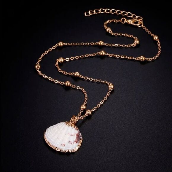 Gold Plated Enamel Shell Necklace New in Gift Box - Picture 1 of 3